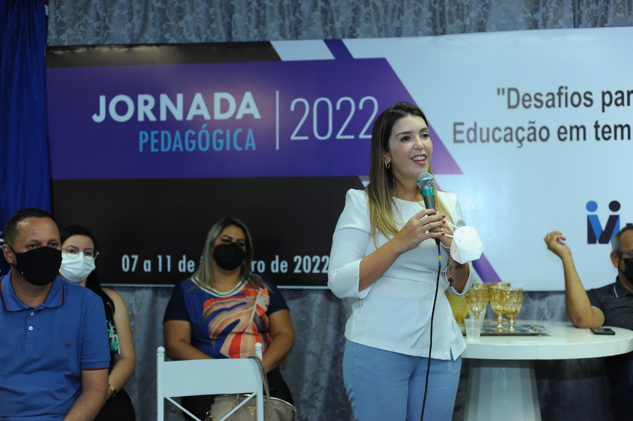 Prefeita Anna Lorena anuncia data do pagamento do 15° salário para profissionais da educação