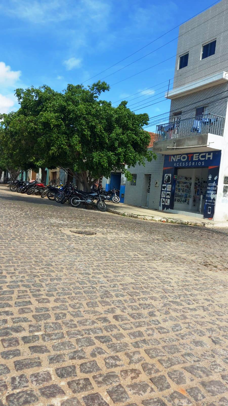 Ações de limpeza urbana são levadas pela gestão municipal a diversos bairros em Monteiro