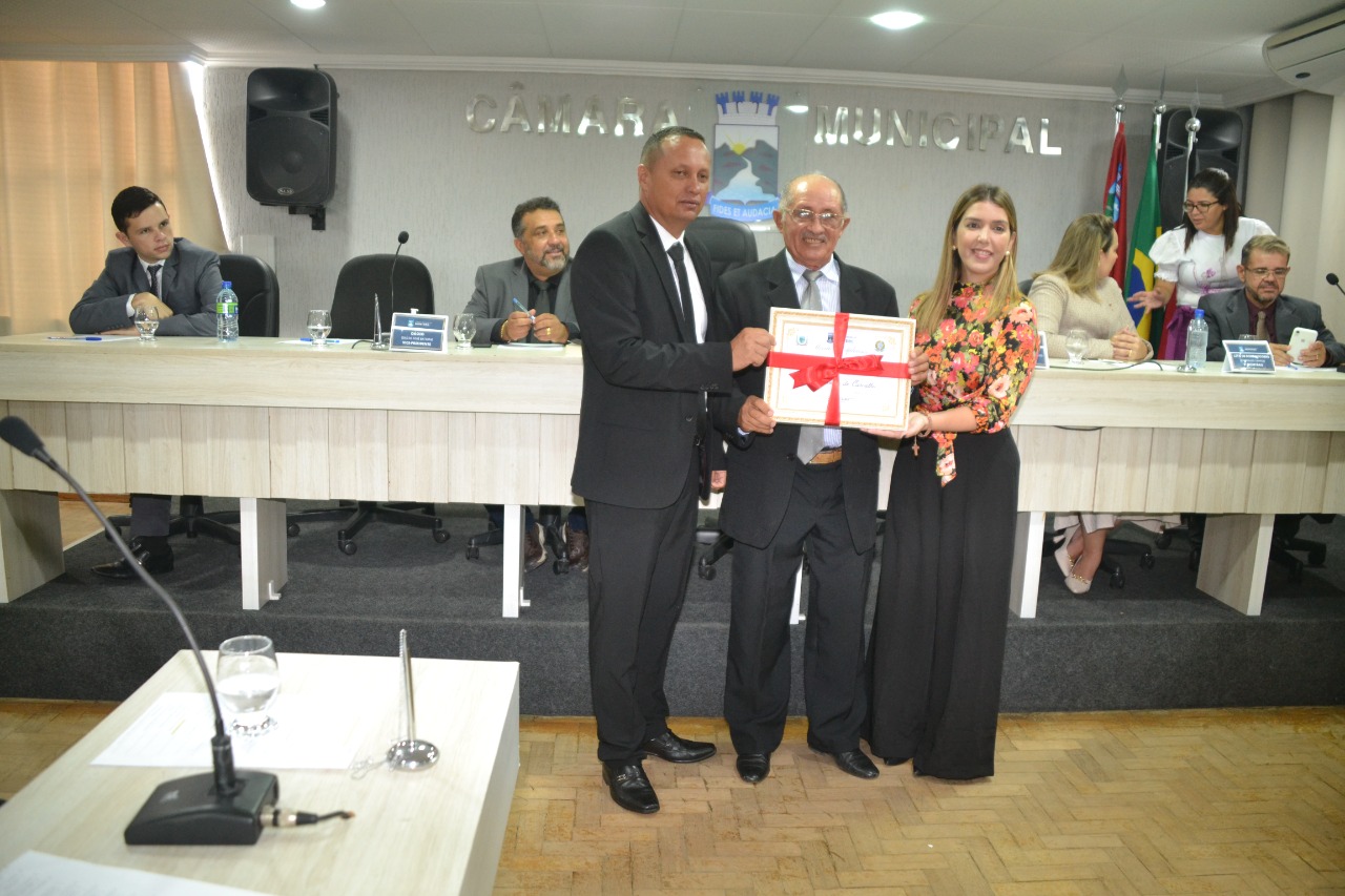 Prefeita Anna Lorena recebe homenagem na Câmara Municipal de Vereadores