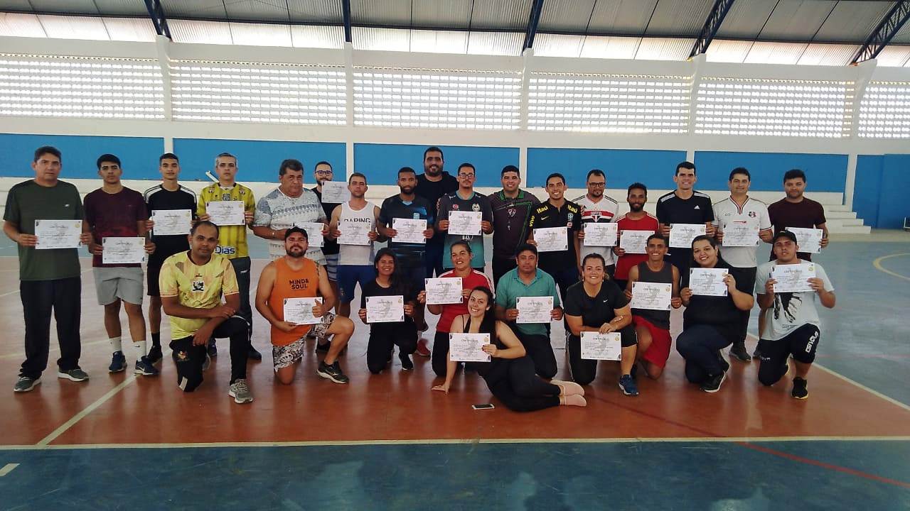 Secretaria de Esportes e Gerência de Educação promovem  cursos nas áreas de Handbol e Futsal em Monteiro