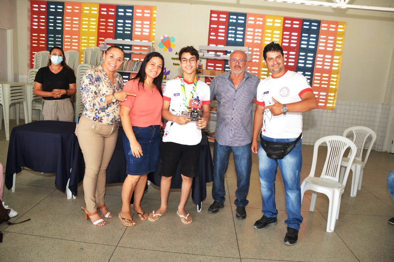 Secretarias de Esportes e Educação homenageiam atletas do “Projeto Judô Monteiro” por conquistas em 2022