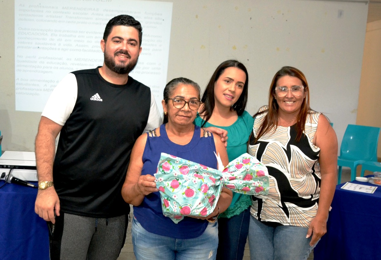Merendeiras da Rede Municipal de Ensino e Desenvolvimento Social de Monteiro participam de capacitação