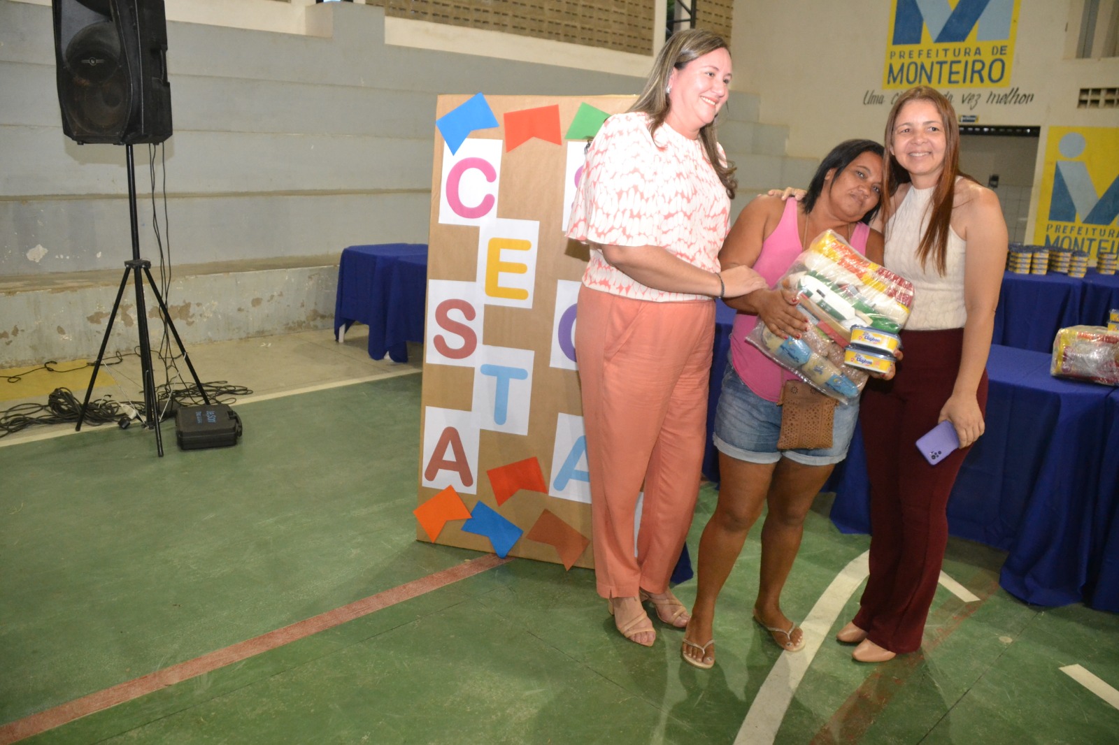 Prefeitura de Monteiro entrega feiras do Programa Cesta Social, beneficiando 500 famílias