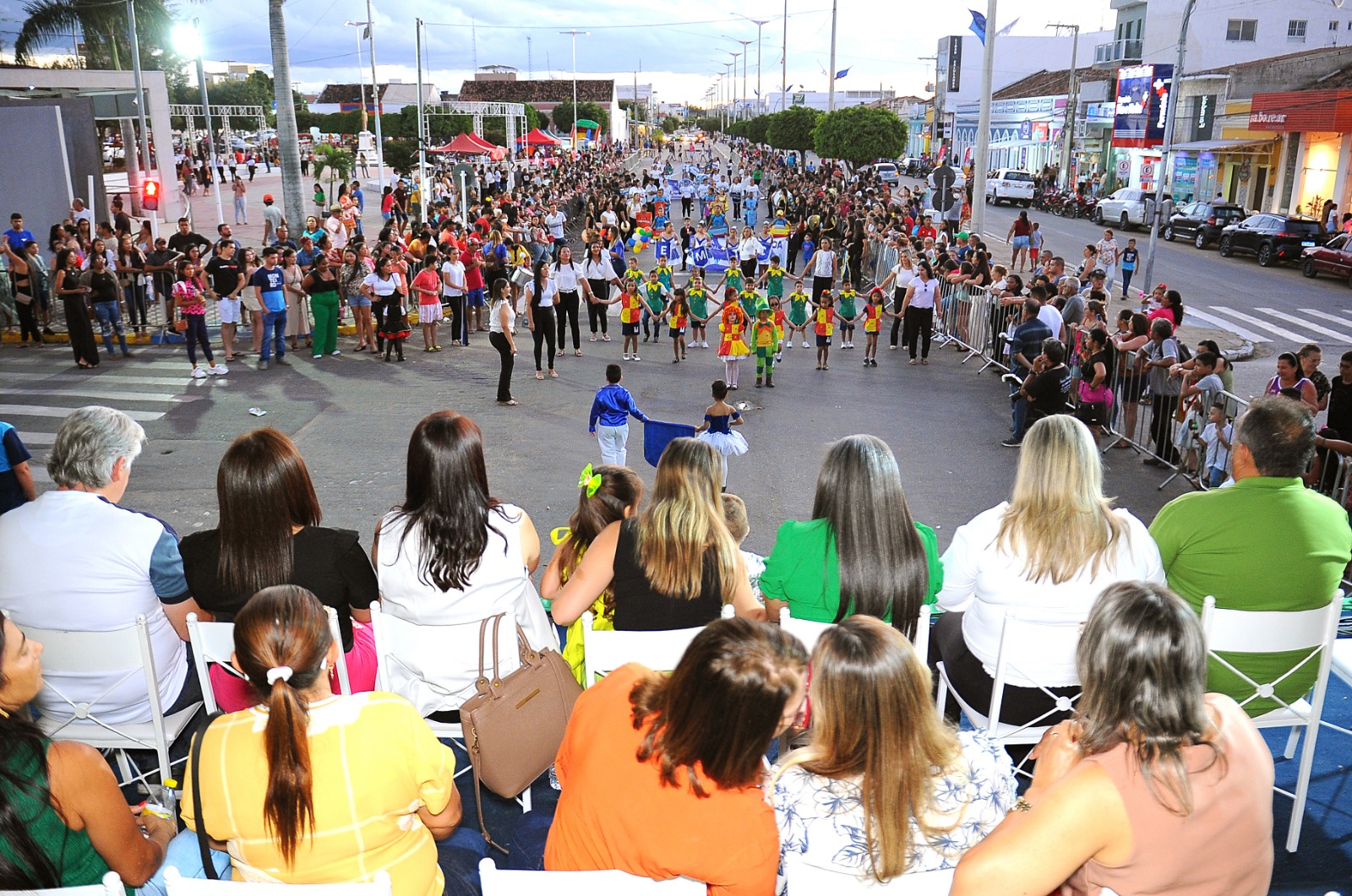 Desfiles Cívicos em Monteiro acontecem com grande presença de público e autoridades