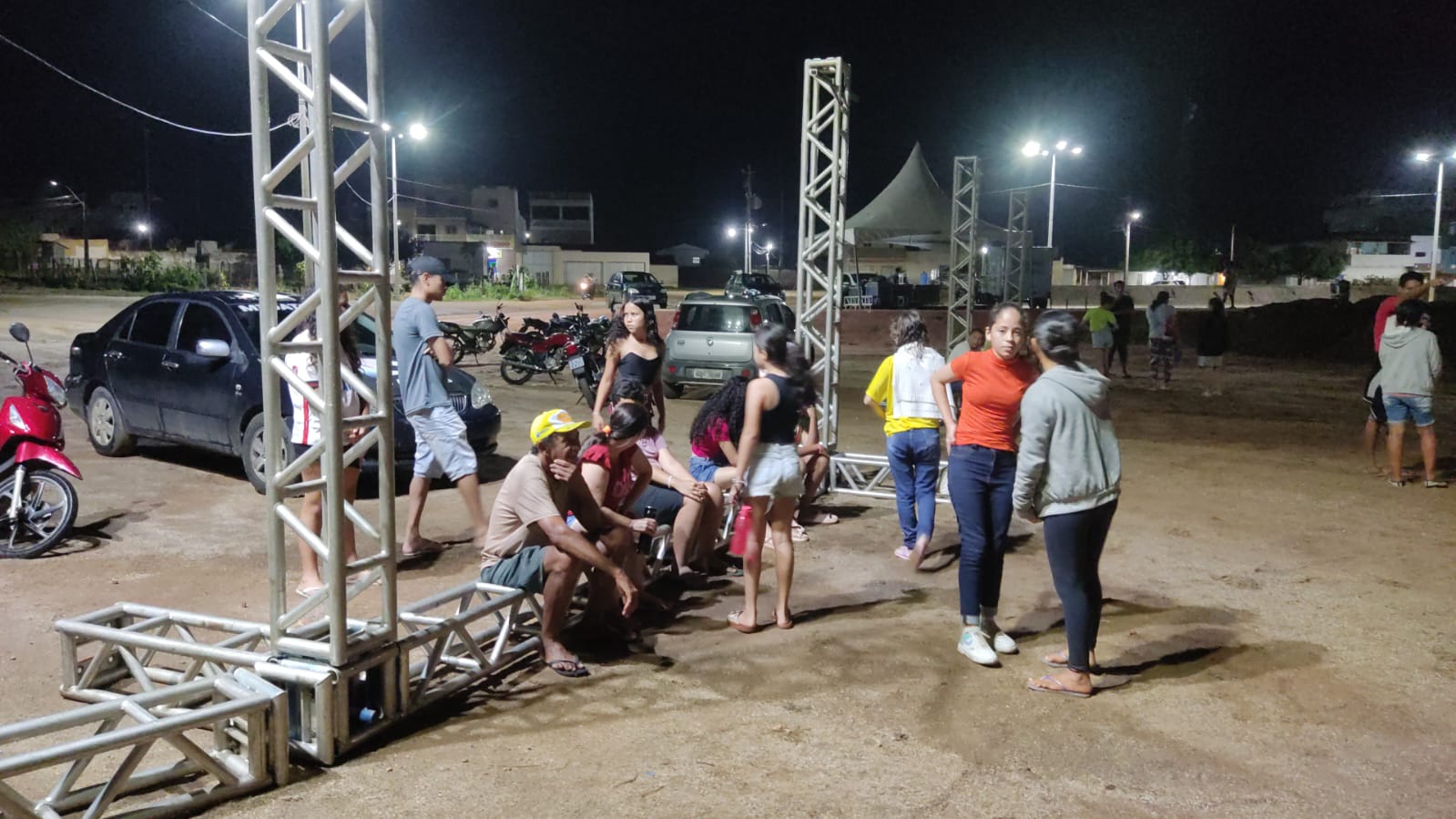 PAIXÃO DE CRISTO: Atores e Bailarinos iniciam ensaio aberto na praça de eventos de Monteiro