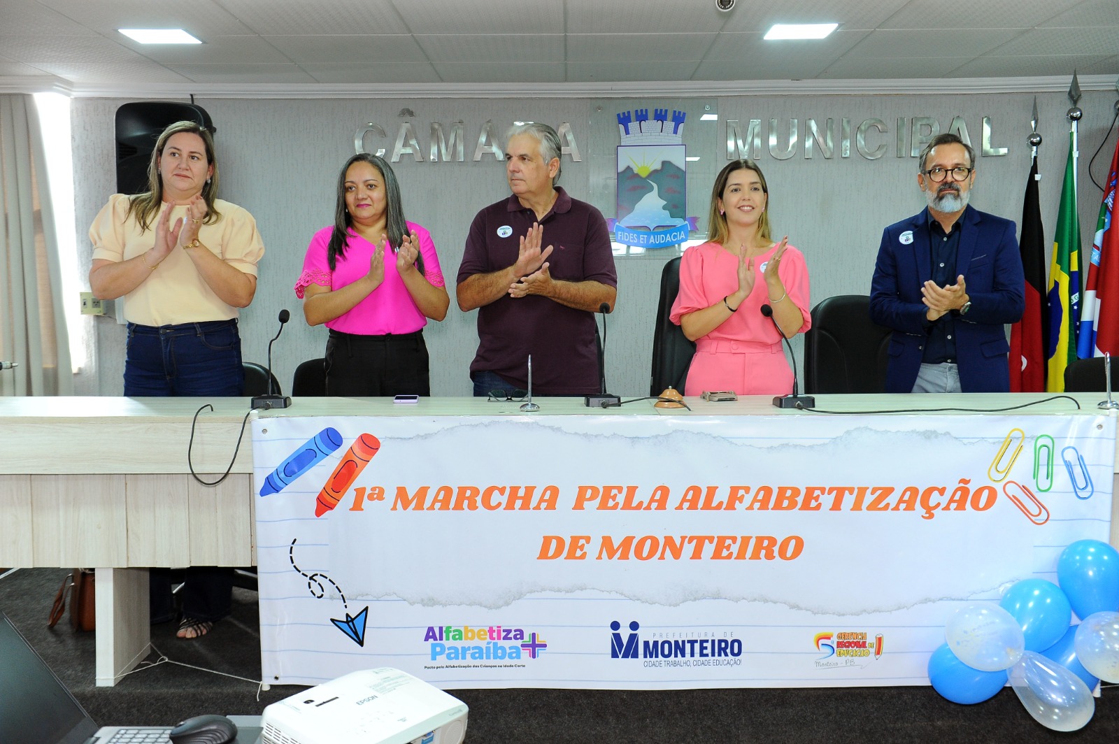 Prefeita Anna Lorena apresenta a Lei n° 2.427/2024 – Dia “A” da Alfabetização no município de Monteiro